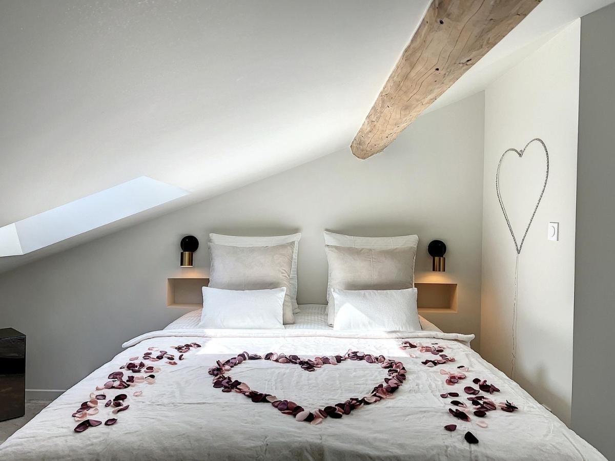 Cocon Blanc Calin Avec Jacuzzi Privatif - Loveroom Insolite Saint-Etienne  Ngoại thất bức ảnh