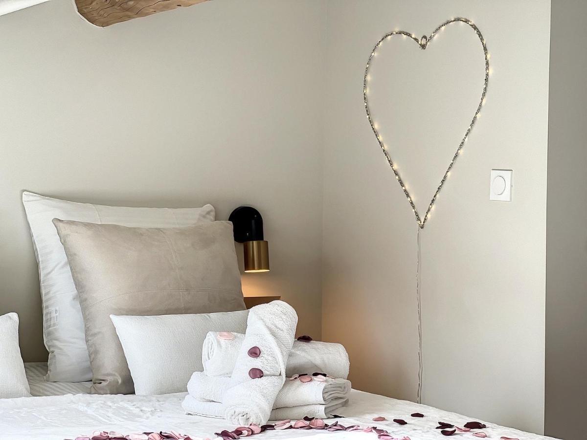 Cocon Blanc Calin Avec Jacuzzi Privatif - Loveroom Insolite Saint-Etienne  Ngoại thất bức ảnh